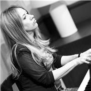 Profesora titulada con más de 5 años dd experiencia,imparte clases de Piano,Lenguaje musical,canto y cultura general.